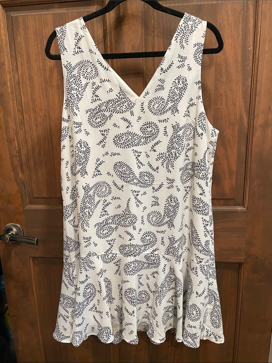Banana Republic Dresses & Skirts - Banana Republic White and Navy Paisley Midi Dress